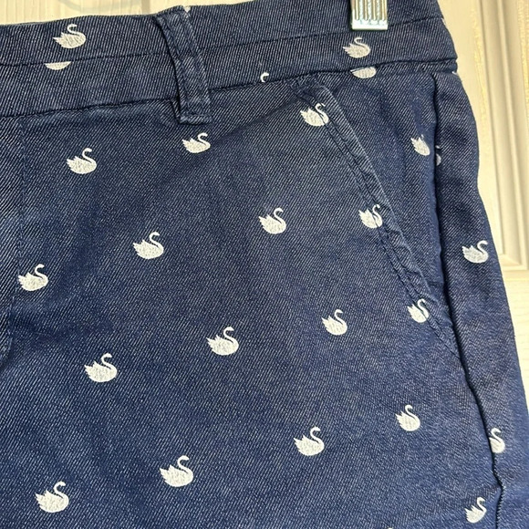Harper women’s blue and white swan print shorts size medium - Picture 3 of 9